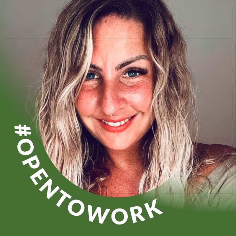 Ilustračný používateľ poskytujúci recenziu